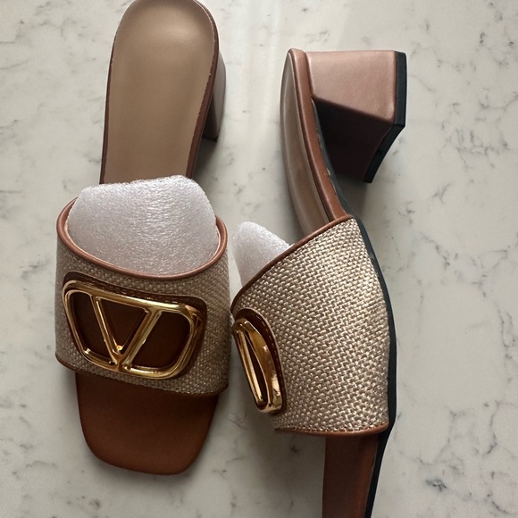 Linen Design Sandals - Picture 7 of 8